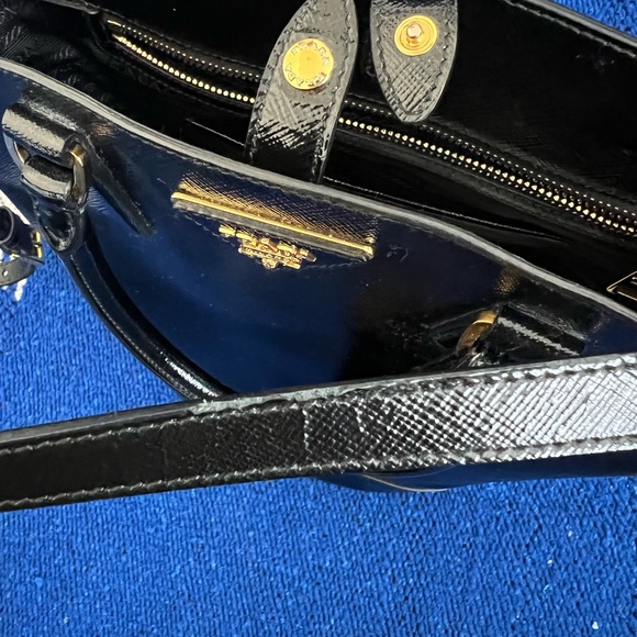 Prada Saffiano Vernice Bucket Bag, Nero - Picture 13 of 16